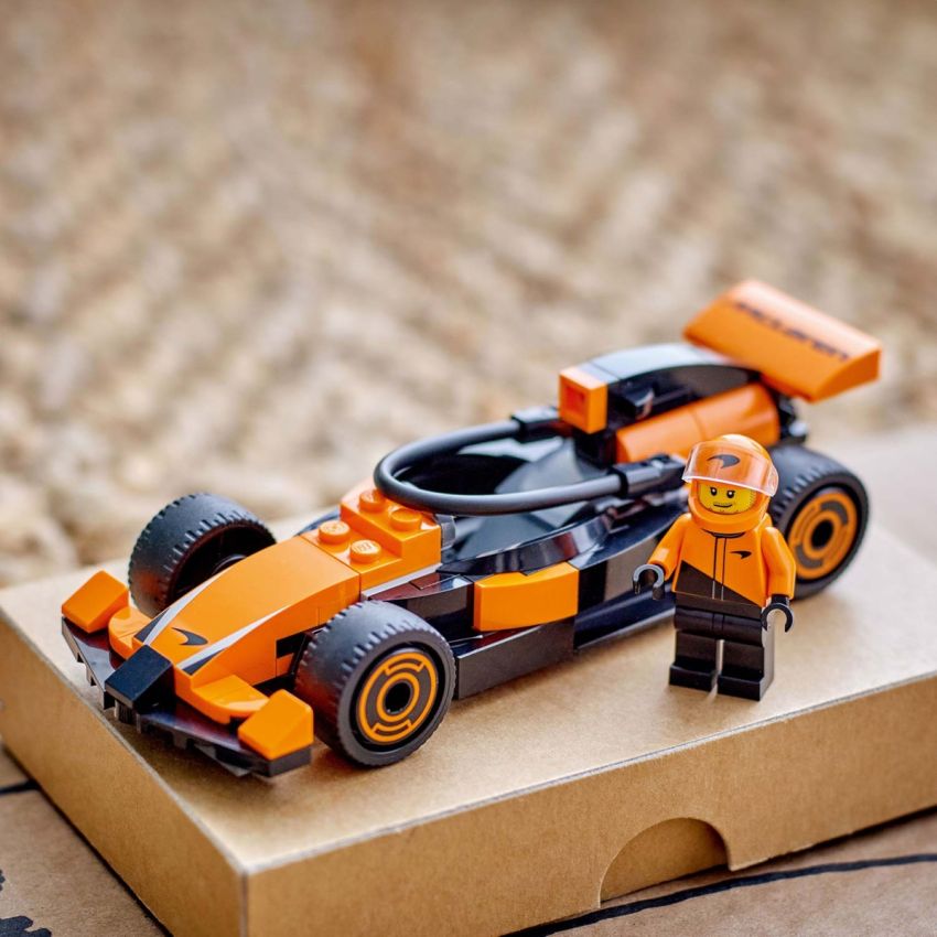 PILOTO F1 COM CARRO DE CORRIDA MCLAREN LEGO CITY 60442
