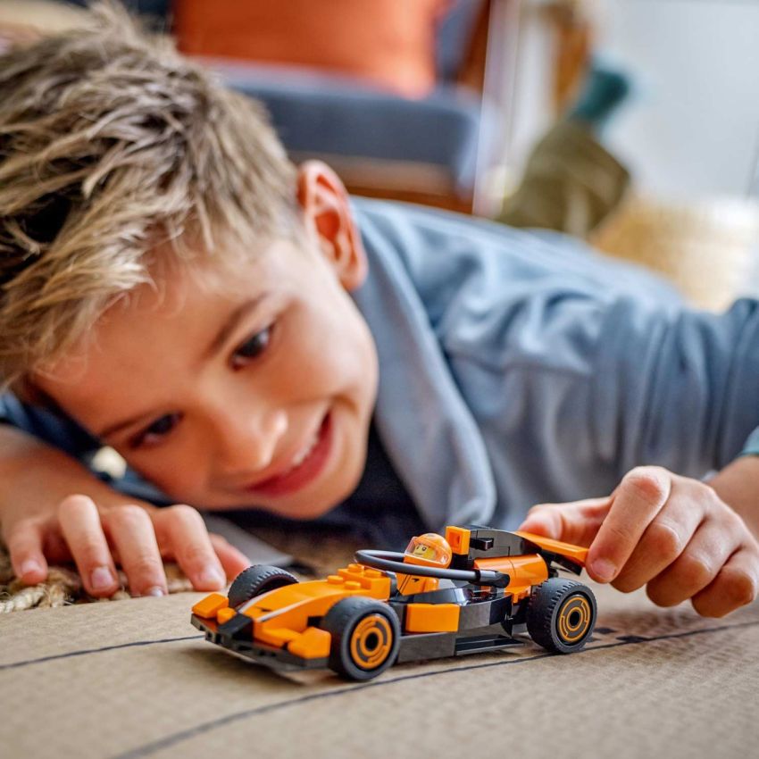 PILOTO F1 COM CARRO DE CORRIDA MCLAREN LEGO CITY 60442